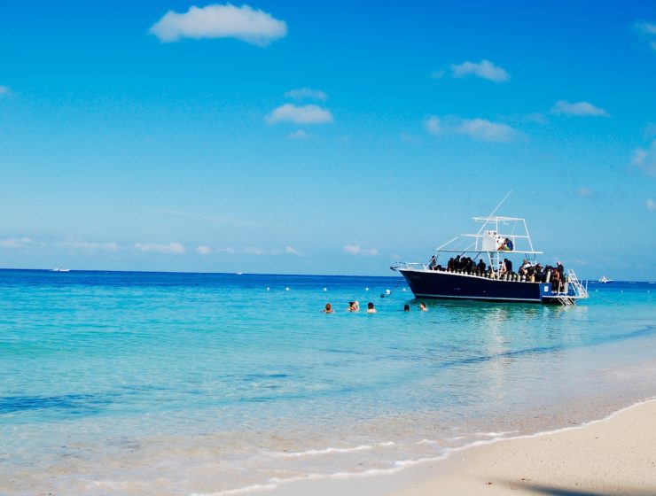 Photo of the turquoise water of Roatan